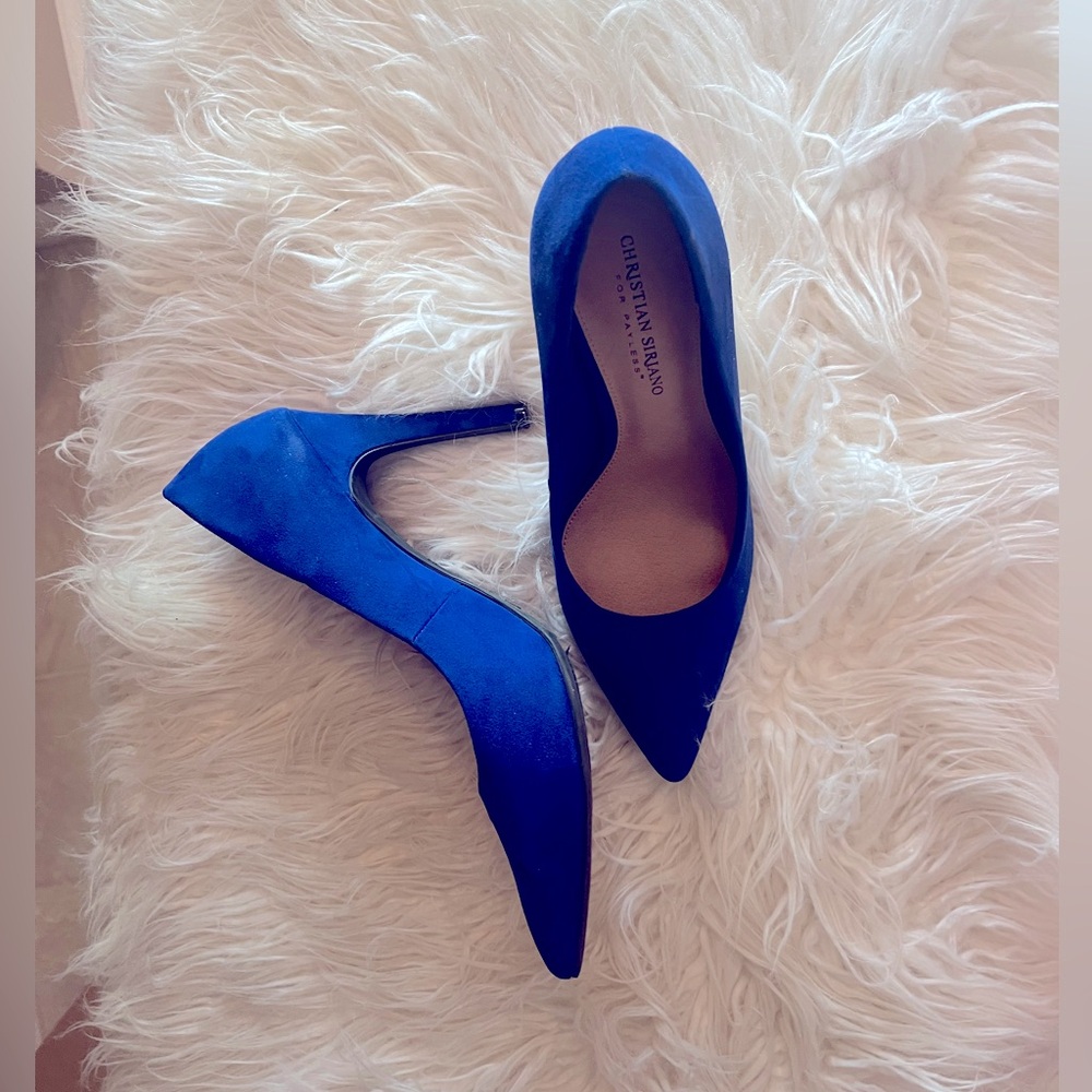 Blue heels. Suede.